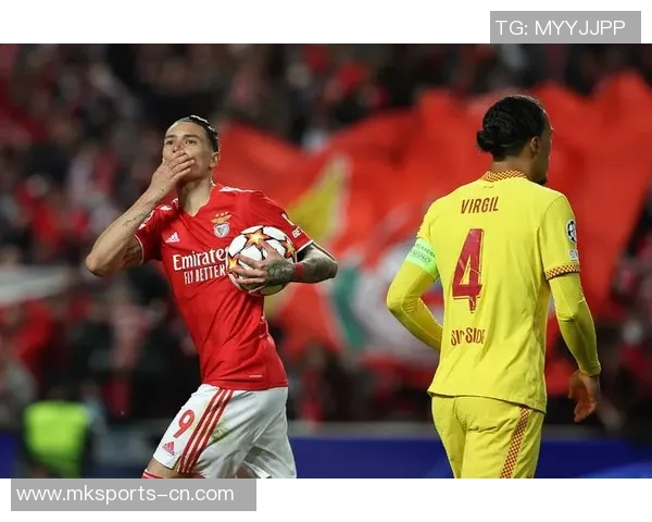 意甲激战:本菲卡与利物浦战成平局逆转瞬间点燃全场激情